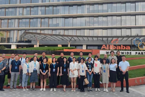 十年阿里，一朝醒悟：一个工厂老板的“独立站”重生记